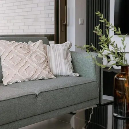 Brand New Pet Friendly With Parking Ostende