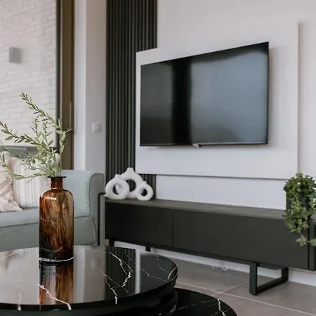 Brand New Pet Friendly With Parking Apartman