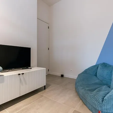 Brand New Pet Friendly With Parking Ostende
