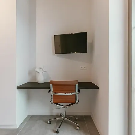 Brand New Pet Friendly With Parking Apartman