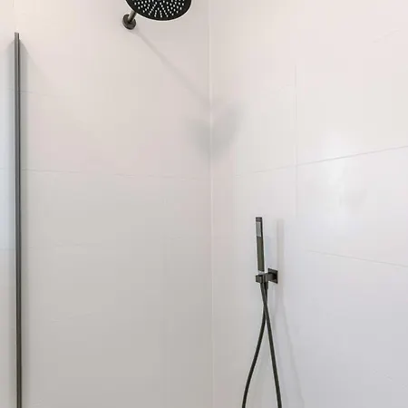 Brand New Pet Friendly With Parking Apartman *